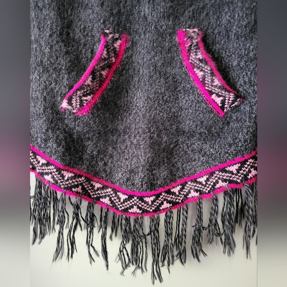 Grupo alpaca hooded fringe sweater - Picture 3 of 5